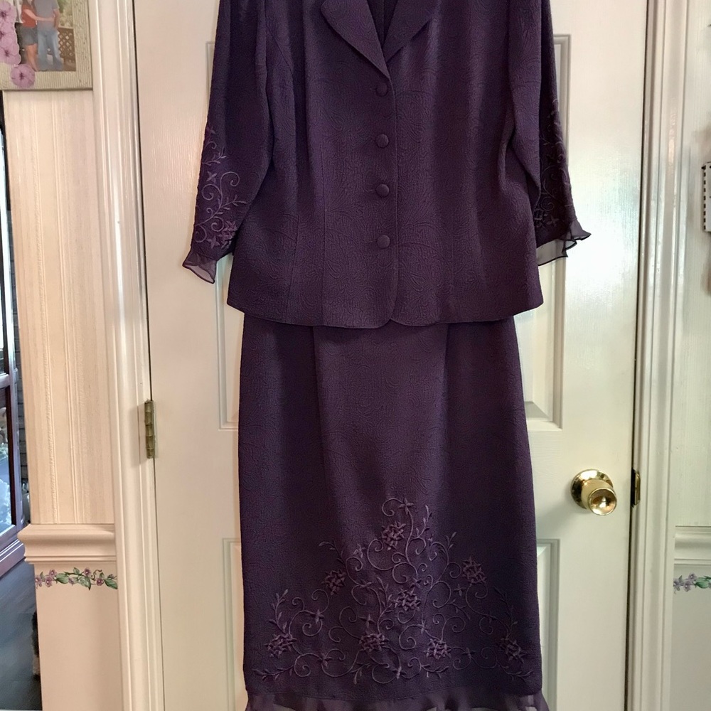 Plaza South vintage Suit, dark purple/grape, skirt fully lined